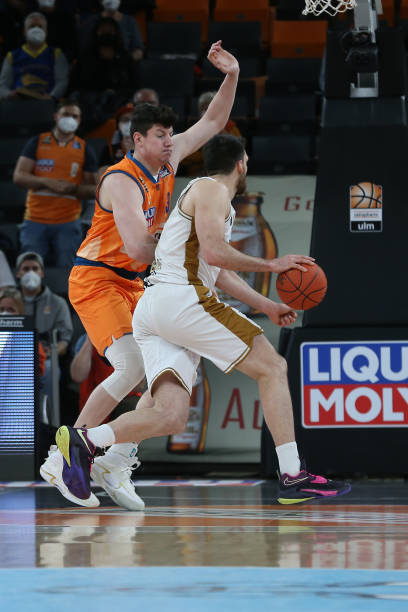 都在用行动 都在用行动